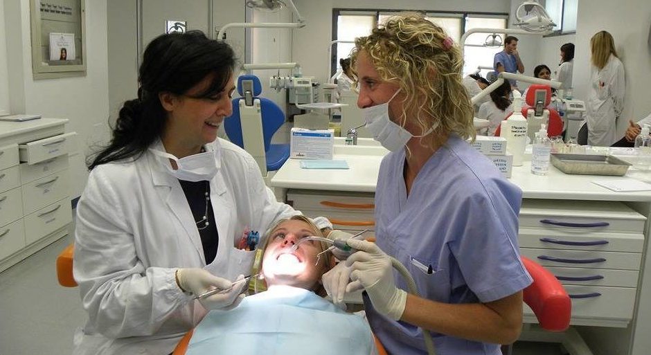 Corso ASO a Milano. Corso di Assistente Studio Odontoiatrico riconosciuto da Regione Lombardia, svolto in collaborazione con l'Azienda Ospedaliera San Paolo di Milano.